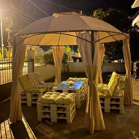 Πανσιόν Ava Summer House Nea Iraklitsa